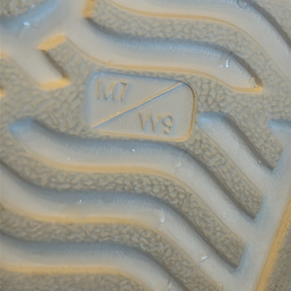 Native Jefferson Women's Size 9 - Picture 7 of 9
